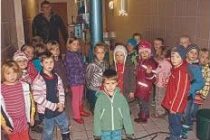 Kita-Kinder erobern die Mosterei