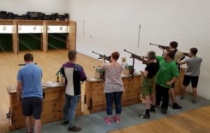 Bogenschießen und Luftgewehrschießen Bogenschießen und Luftgewehrschießen