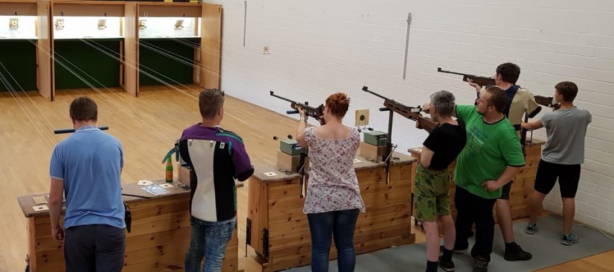 Bogenschießen und Luftgewehrschießen