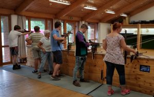 Bogenschießen und Luftgewehrschießen Bogenschießen und Luftgewehrschießen