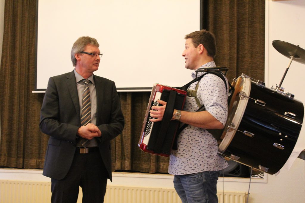 Bürgermeister Arno Asmus (links) und Philipp Scheel - Foto: Helga Böwadt