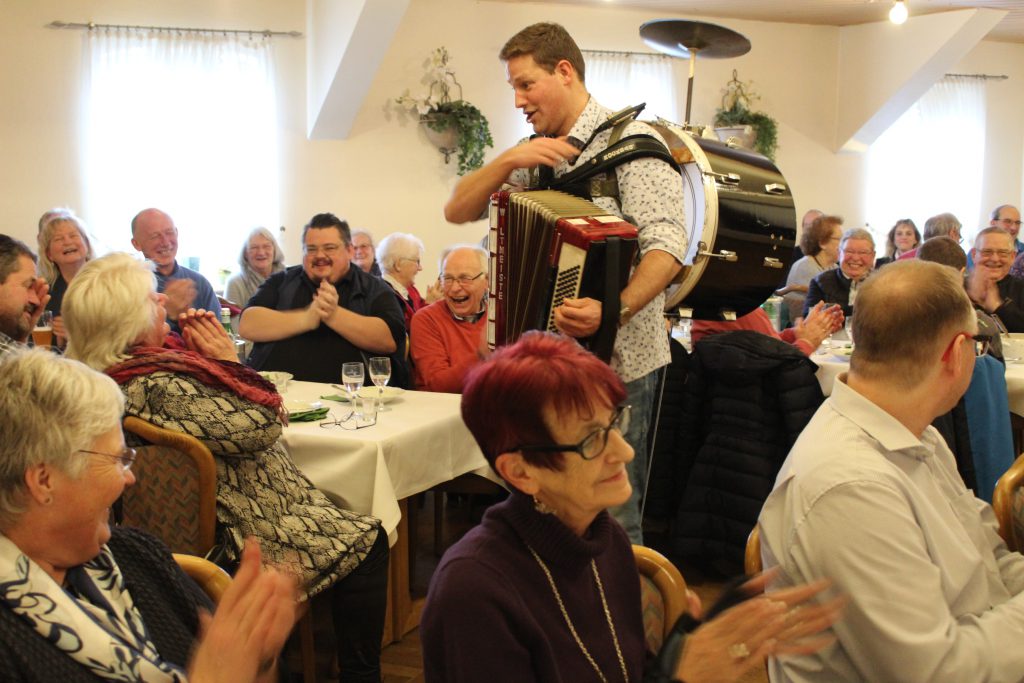 "Ottmar", alias Phillip Scheel sorgte für jede Menge Spaß - Foto: Helga Böwadt