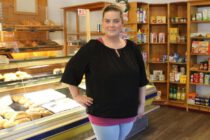 Ramona Fabian-Staudt eröffnet “De lütte Koopmann” in Wallsbüll